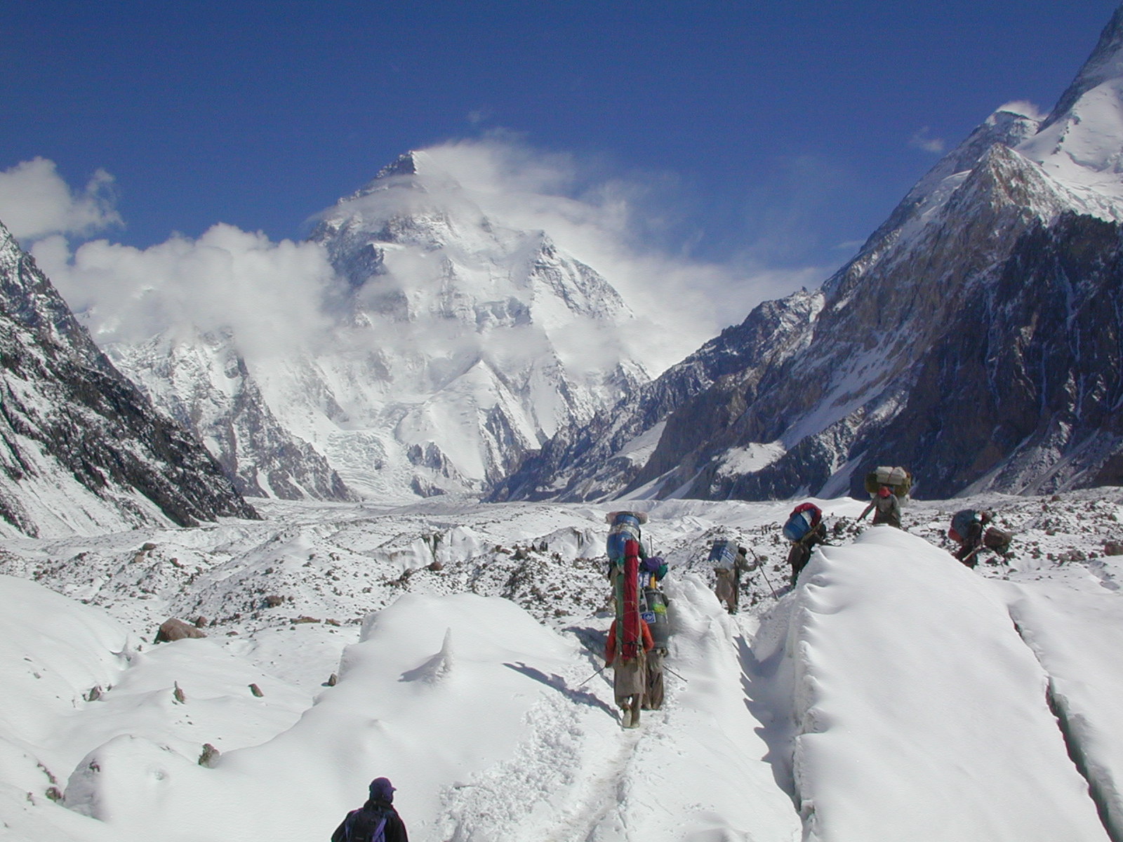 【國際岳聞】冬季的高海拔大戲：疫情年底K2熱鬧非凡